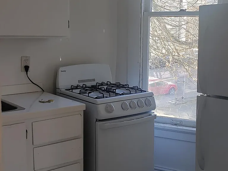 1527 Belmont Ave — Photo 23