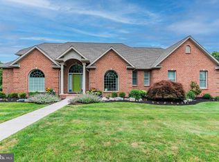 33 Emlyn Ln, Mechanicsburg, PA 17055