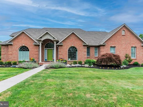 33 Emlyn Ln, Mechanicsburg, PA 17055