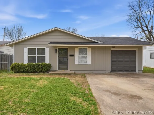 226 W Orleans Ave, Sapulpa, OK 74066