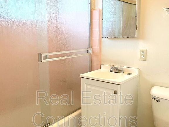 4th image of 382 N Fair Oaks Ave APT 6