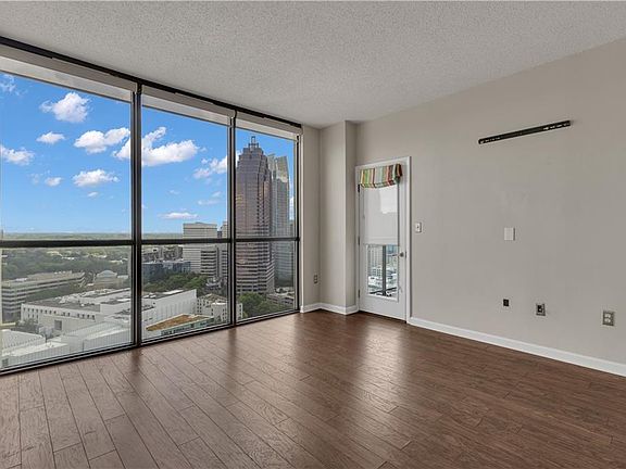 2nd image of 1280 W Peachtree St #3810