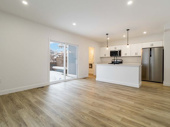 3rd image of 2 Elmwood St #2