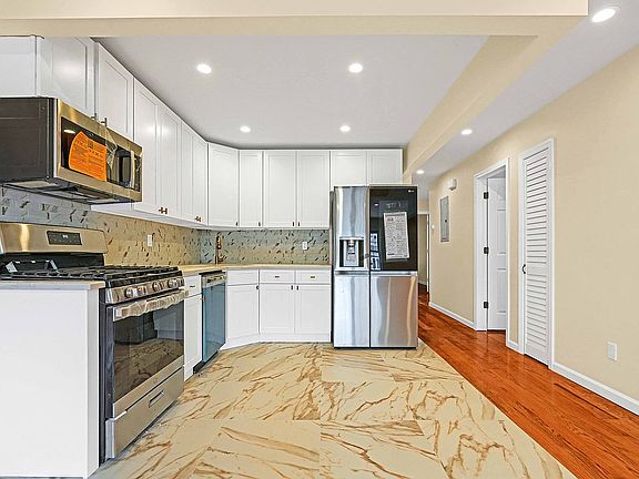5th image of 118-22 189th St