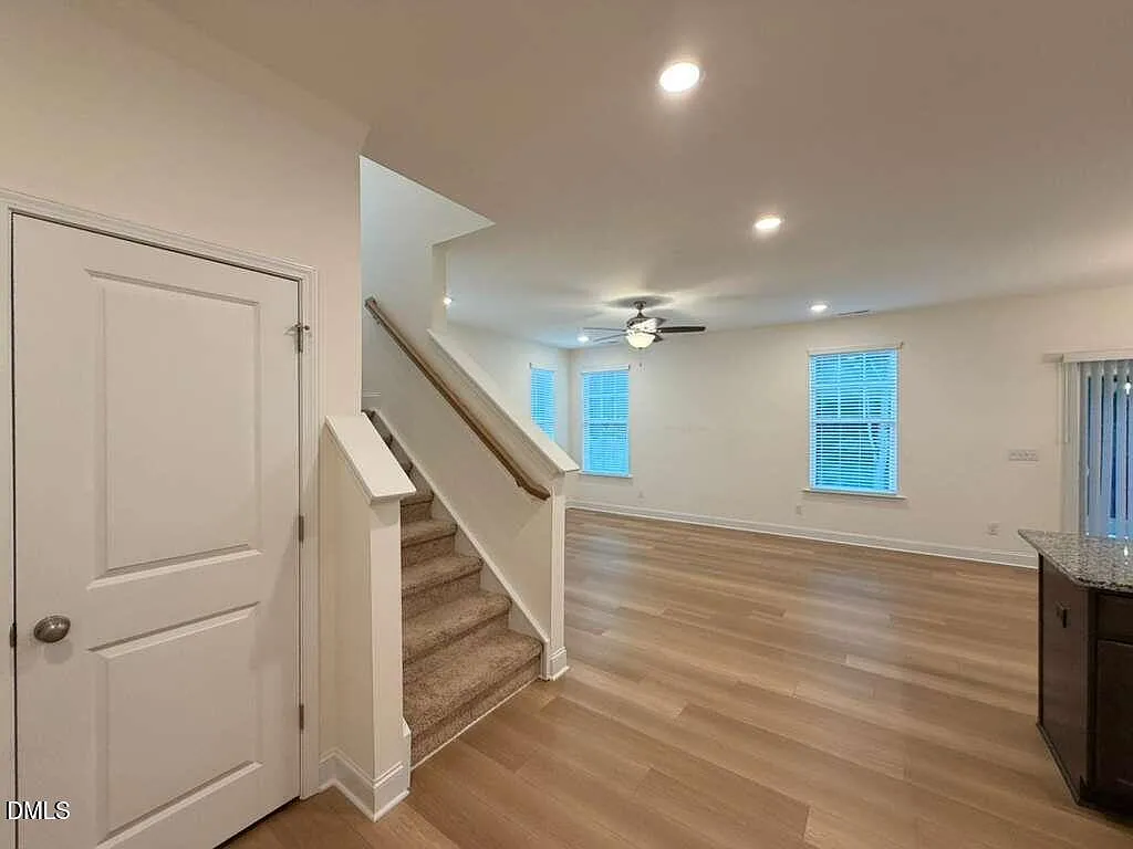 4 bed, 2.5 bath, 2000 sqft, $1,995 — Photo 4