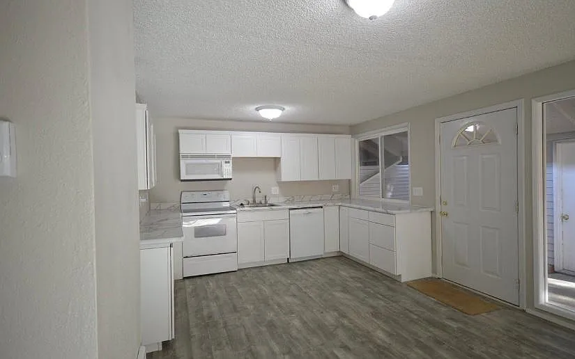 3 bed, 1150 sqft, $2,400 — Photo 4