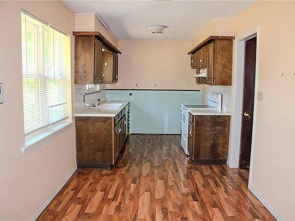 4th image of 524 S 6th St