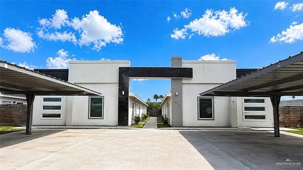 3 bed, 2.0 bath, 4328 sqft, $1,350 — Photo 1