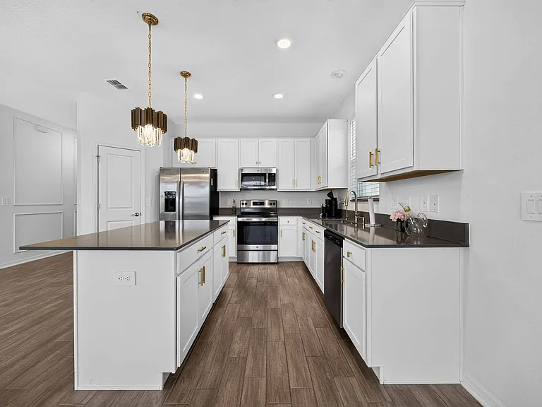 281 Piave St — Photo 13