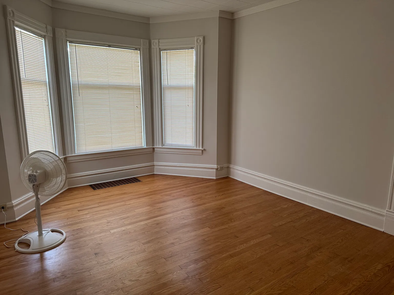 2 bed, 1070 sqft, $1,700 — Photo 2