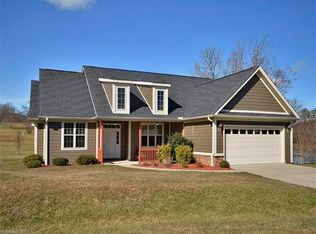 77 Black Iron Ln, Hendersonville, NC 28792