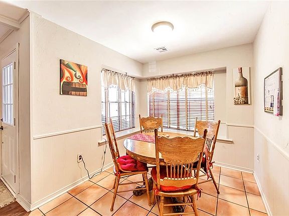 5th image of 69 Yosemite Dr