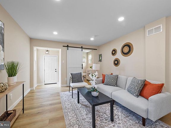 2nd image of 72 Willis St