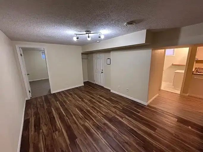 2 bed, 1.5 bath, 950 sqft, $1,300 — Photo 4