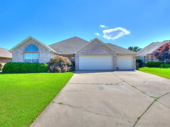 1208 S 36th St, Broken Arrow, OK 74014