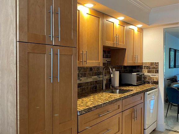 4th image of 2900 NW 48th Terrace #404