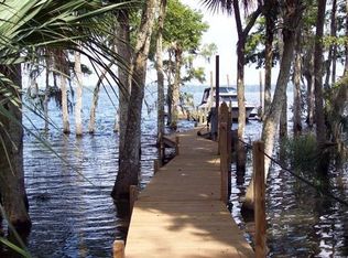 560 Clifton Rd, Crescent City, FL 32112