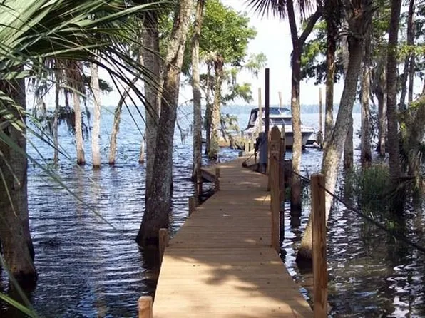 560 Clifton Rd, Crescent City, FL 32112