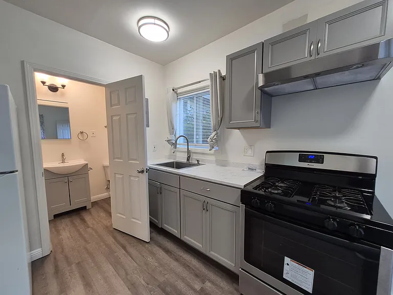 1005 Hemlock Ave — Photo 3