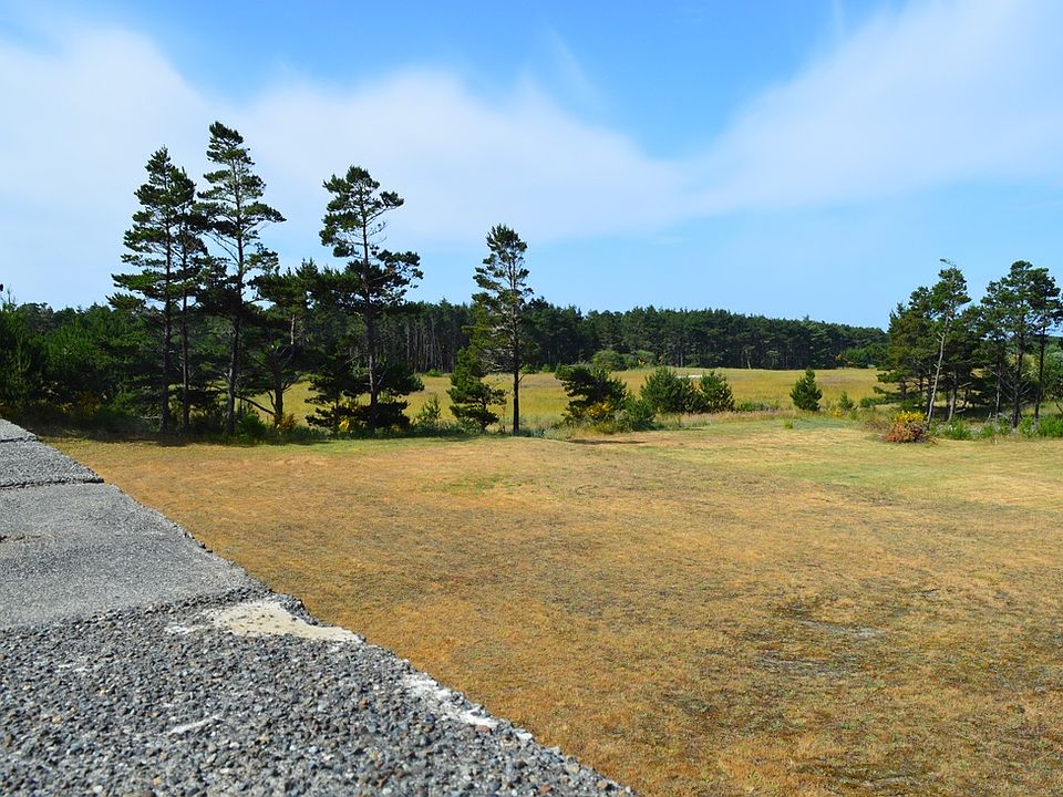 2nd image of 627 Heathcrest Ln W