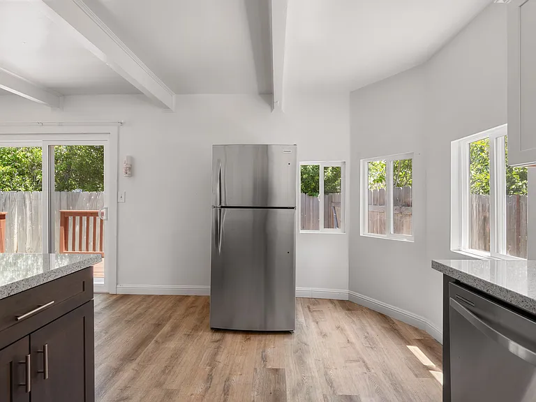 562 South St — Photo 2