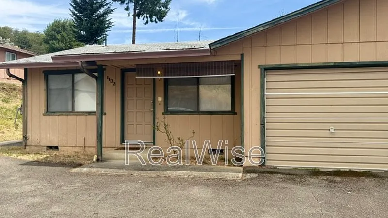 2 bed, 1.0 bath, 700 sqft, $1,250 — Photo 4