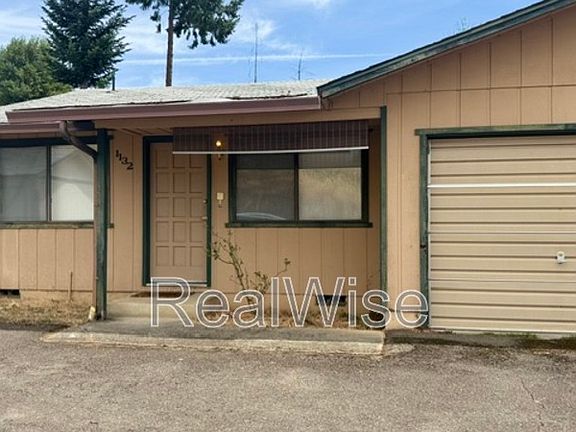 4th image of 1132 NE Barager Ave