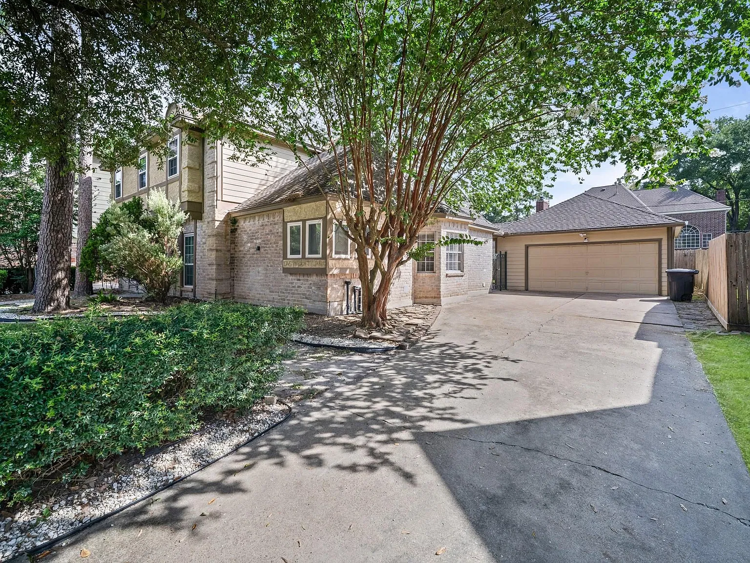 4 bed, 2.5 bath, 2574 sqft, $2,475 — Photo 3
