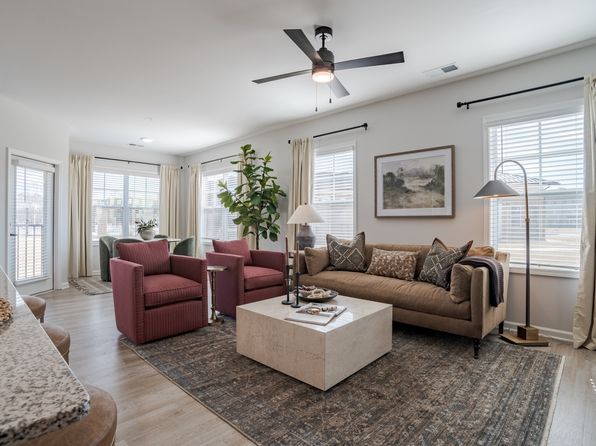 250 Dunbarton Dr #1211