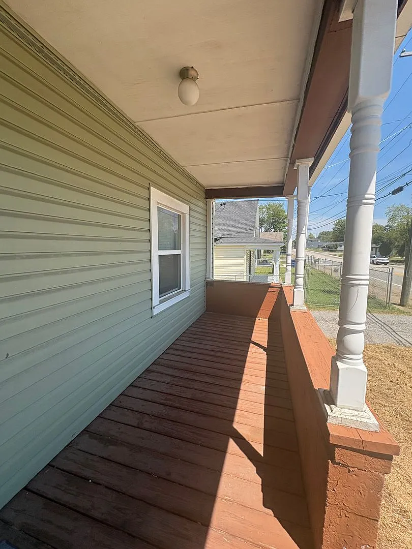 2 bedroom 1 Bath House — Photo 3