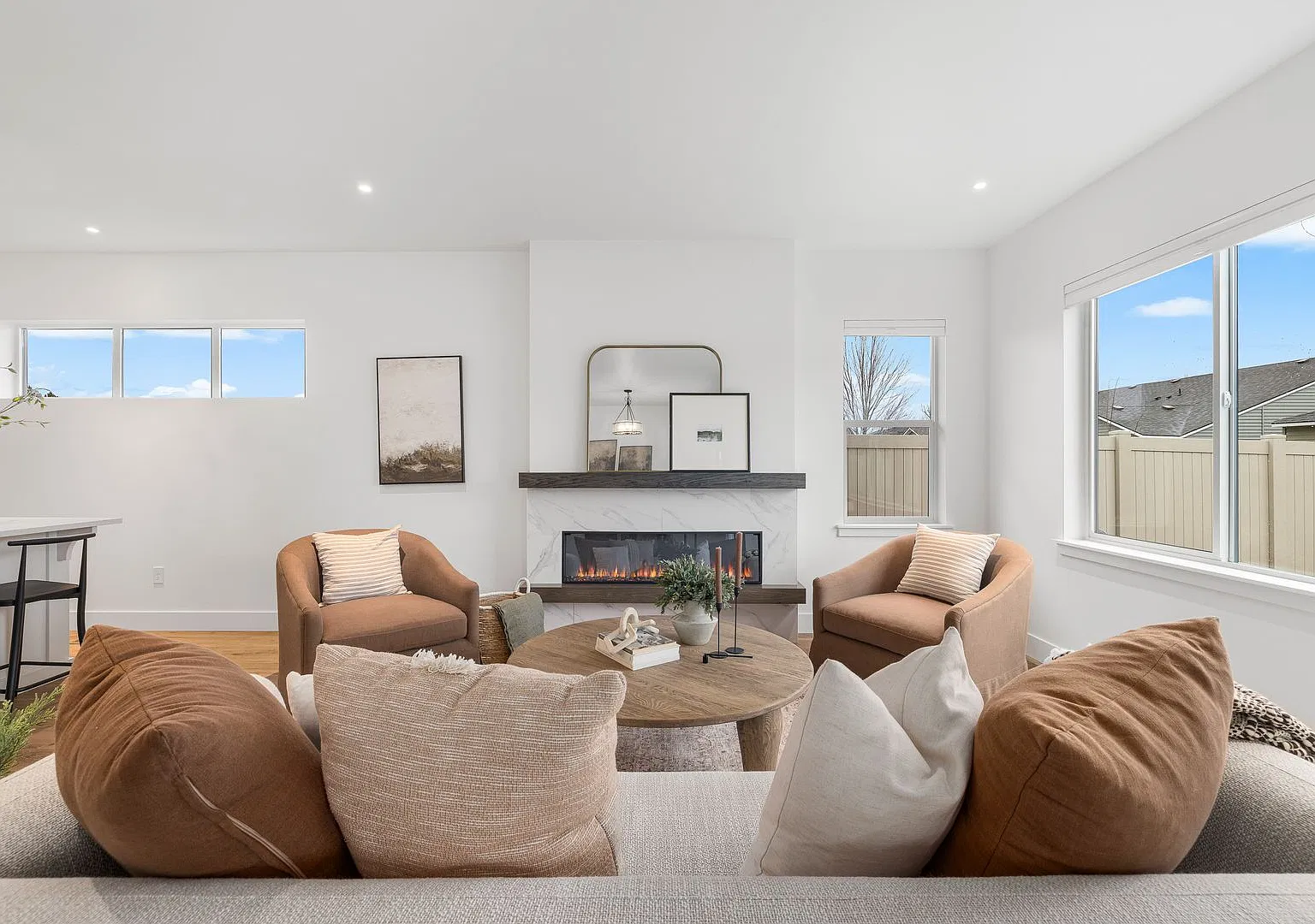 Brand New Luxury Duplex-Top of the line finishes & walking distance to The Village. — Photo 4