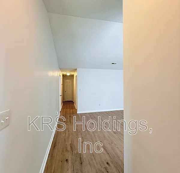 612 Kendall Dr — Photo 3