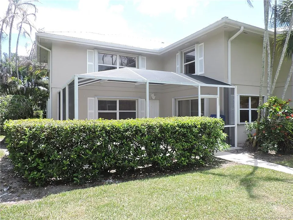 2865 SW Lakemont Pl