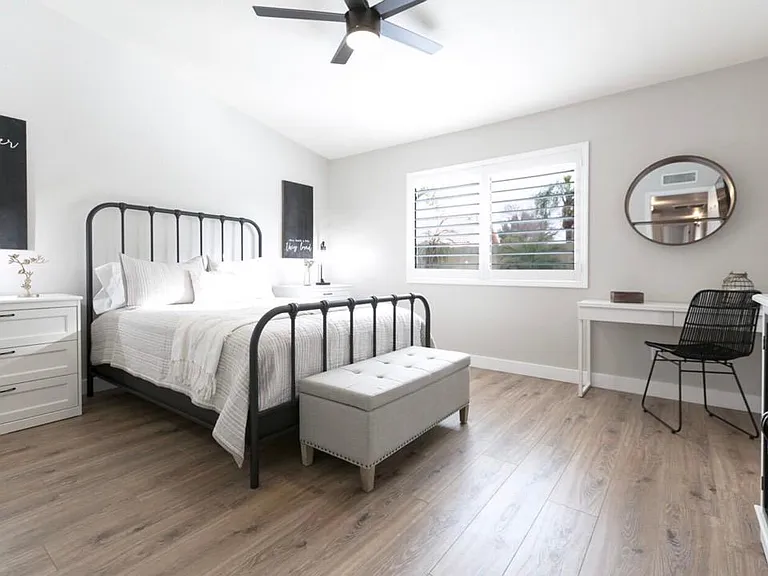 413 E Harwell Rd — Photo 14