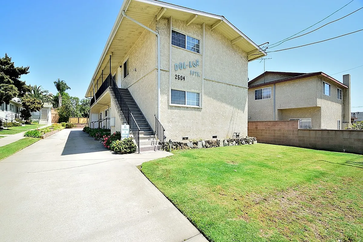 Building Photo - t2504