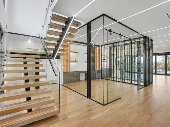 9457 Waterview Rd, Dallas, TX 75218