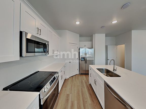 3rd image of 9727 W Parkway Dr