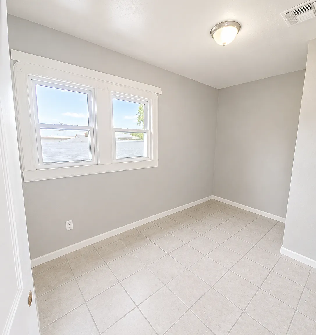 3 bed, $1,350 — Photo 2