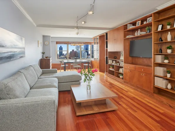 370 East 76th Street image 1 of 12