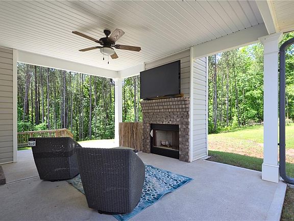 2nd image of 40 Eryn Ter