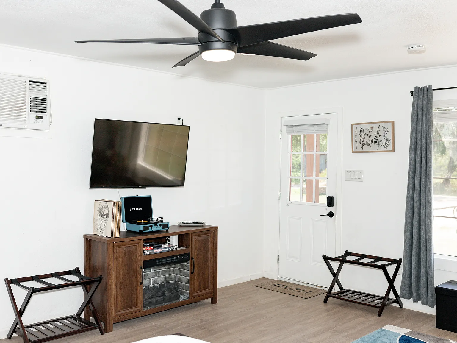 Studio, 500 sqft, $1,759 — Photo 2