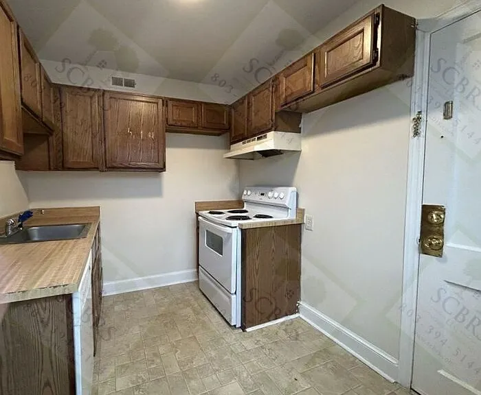 225 Myron Cir #225 — Photo 4