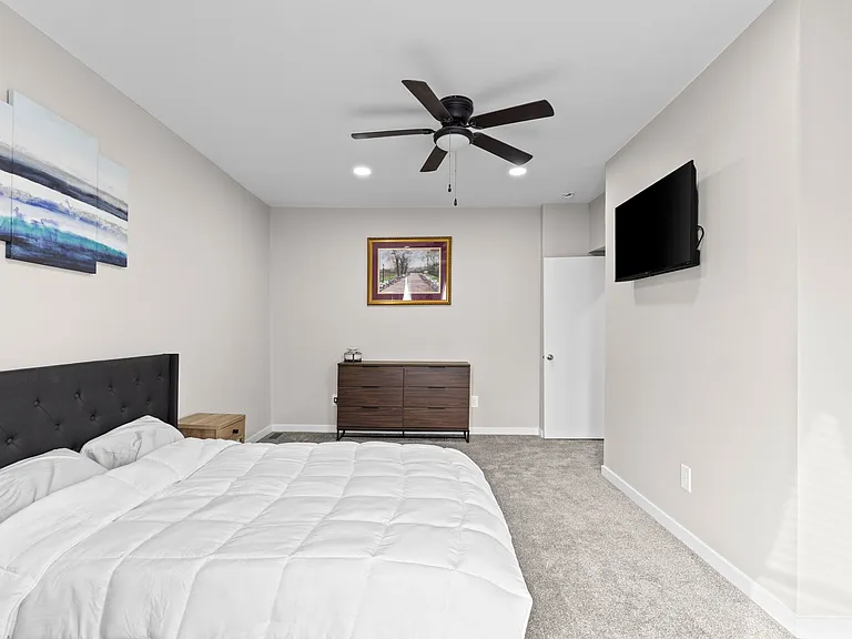 509 S York St — Photo 10