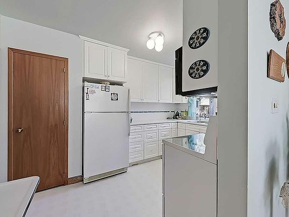 4th image of 44 Rosevale Dr NW