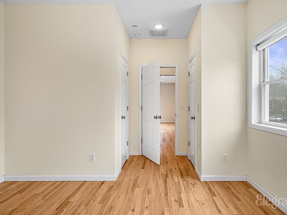 5th image of 2 Bridge St #1-A