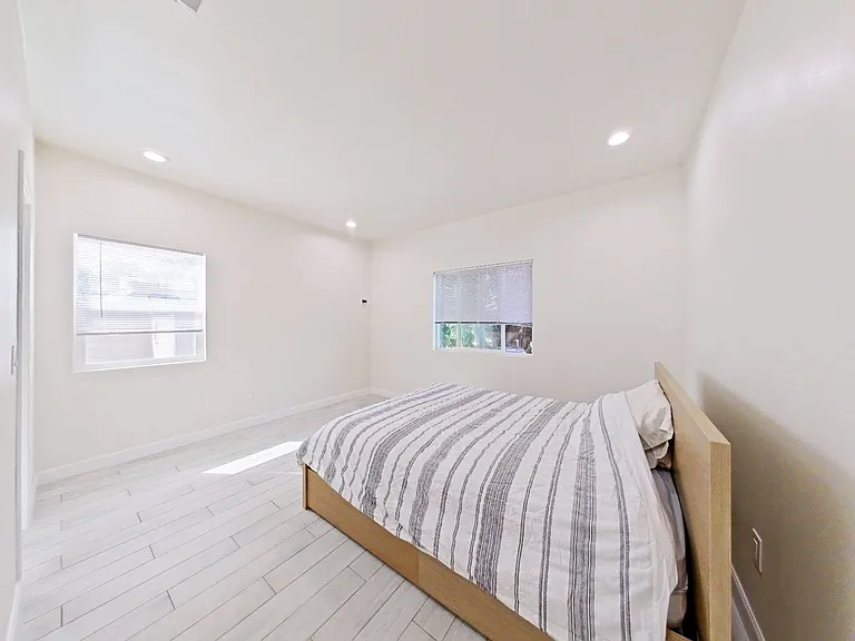 10572 Chamberlain Ave — Photo 17