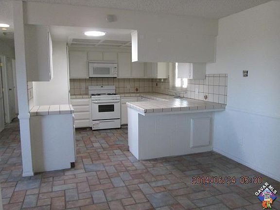 4th image of 3206 E Avenue H