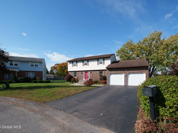 19 Wellesley Court, Loudonville, NY 12211