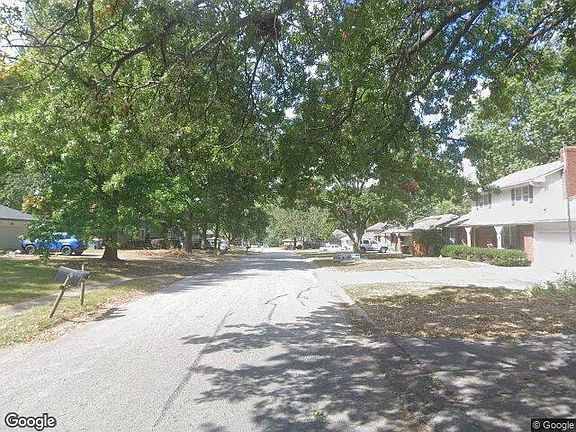 Exterior Neighborhood (street photo)