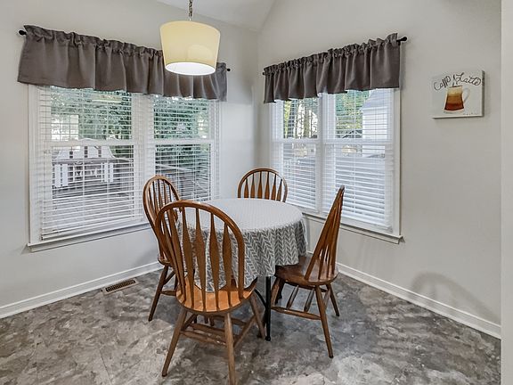 5th image of 5125 Chelsea Brook Ln